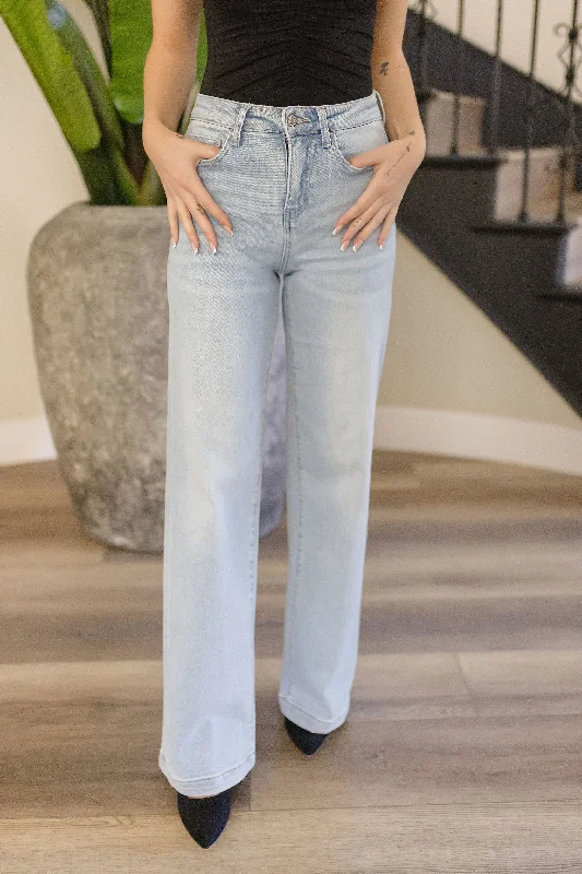 Waitlist 2/20 ♥ Avery High Rise Wide Leg Jeans Light Wash