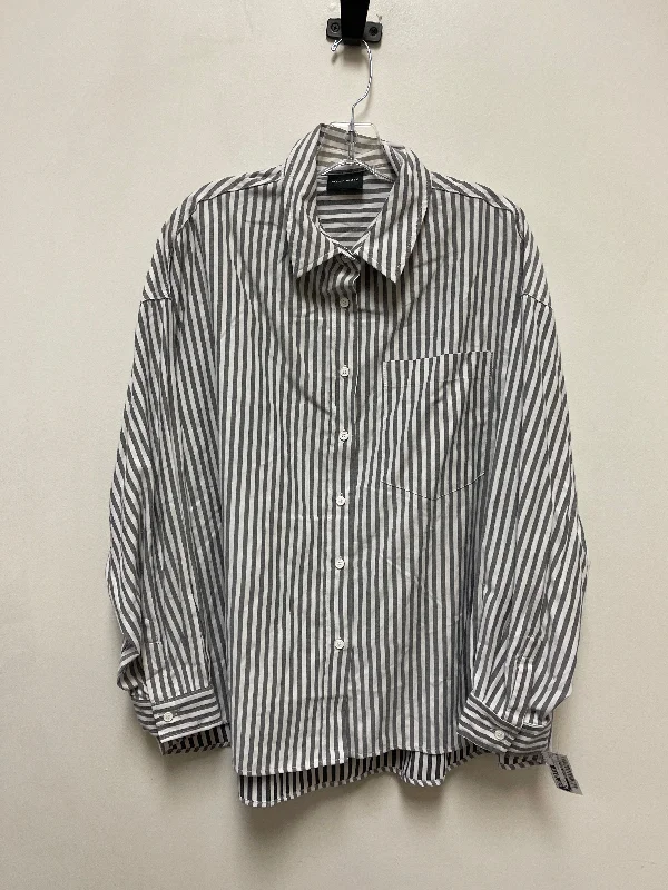 Top Long Sleeve By Clothes Mentor In Striped Pattern, Size: M